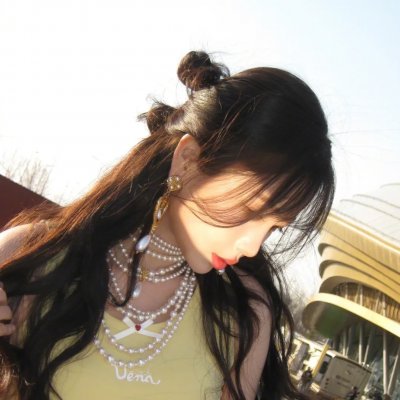 拿针的女孩